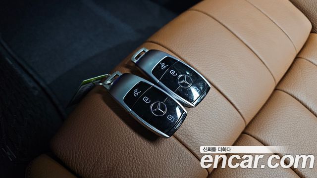 Mercedes-Benz E-Class 2017 — photo 29