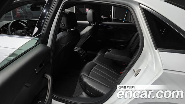 Audi A4 2019 — photo 12