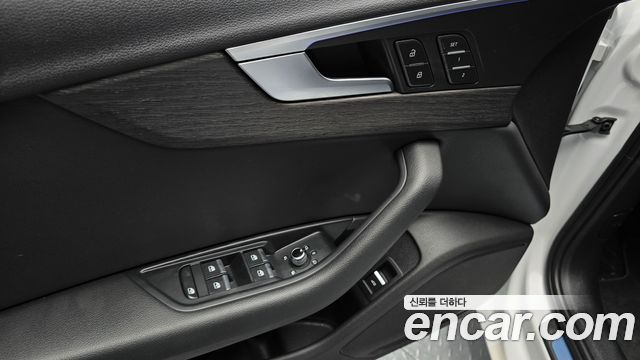 Audi A4 2019 — photo 17