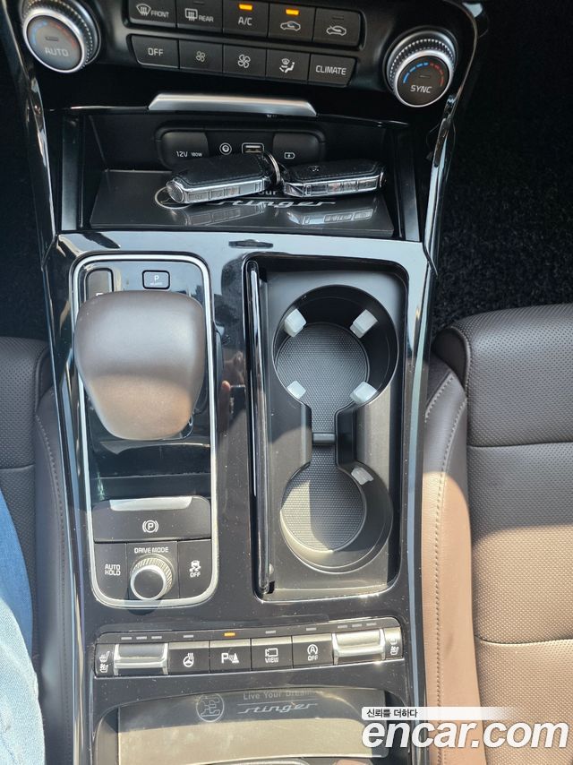 Kia Stinger 2018 — photo 12