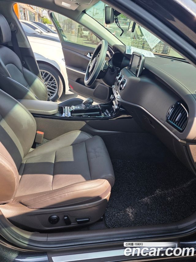Kia Stinger 2018 — photo 16