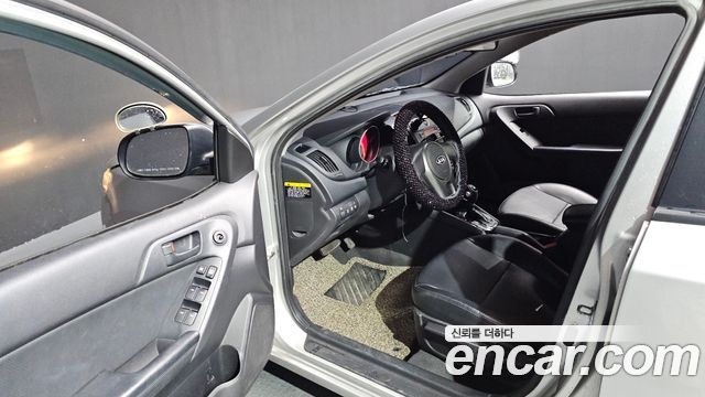 Kia Porte 2012 — photo 10