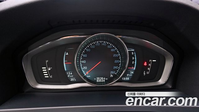 Volvo S60 2015 — photo 8