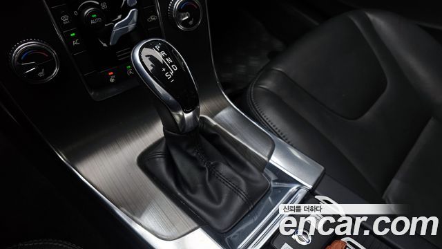 Volvo S60 2015 — photo 9