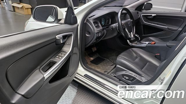 Volvo S60 2015 — photo 10