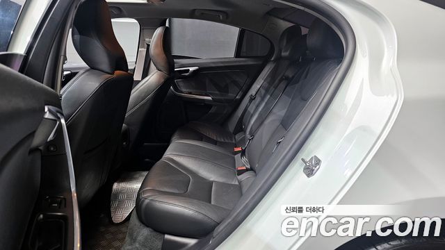 Volvo S60 2015 — photo 12