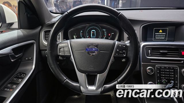 Volvo S60 2015 — photo 13