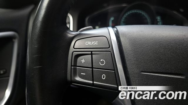Volvo S60 2015 — photo 16