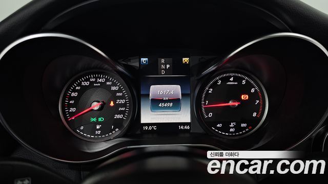 Mercedes-Benz C-Class 2018 — photo 11
