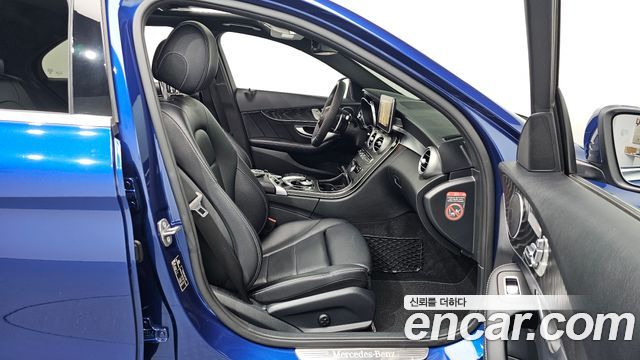 Mercedes-Benz C-Class 2018 — photo 18