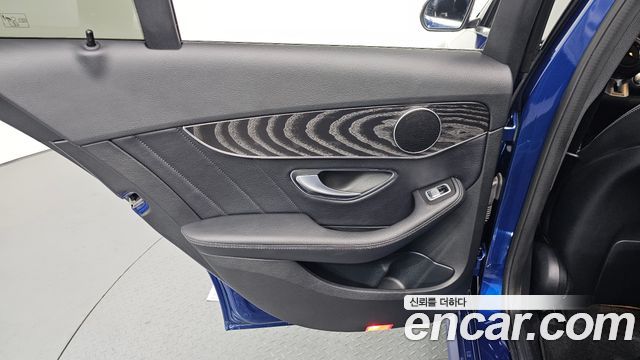 Mercedes-Benz C-Class 2018 — photo 15