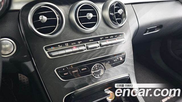 Mercedes-Benz C-Class 2018 — photo 29