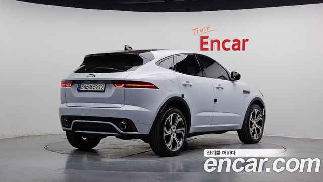 Jaguar E-PACE 2018 — photo 2