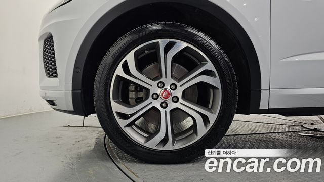 Jaguar E-PACE 2018 — photo 5