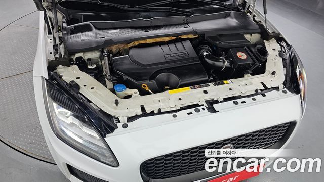 Jaguar E-PACE 2018 — photo 6