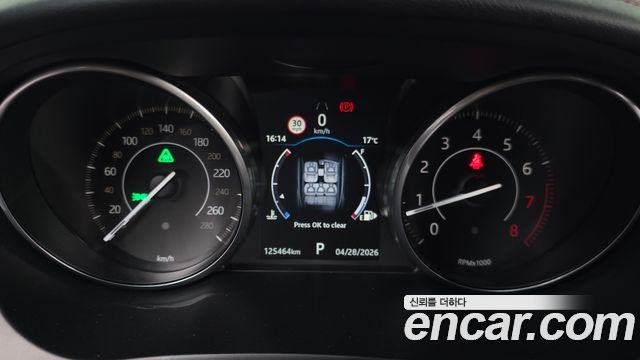 Jaguar E-PACE 2018 — photo 11