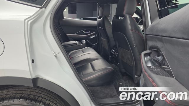 Jaguar E-PACE 2018 — photo 18