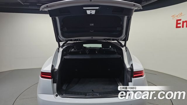 Jaguar E-PACE 2018 — photo 26