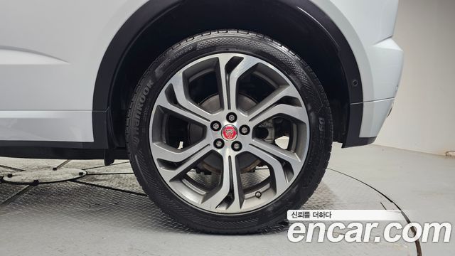 Jaguar E-PACE 2018 — photo 7