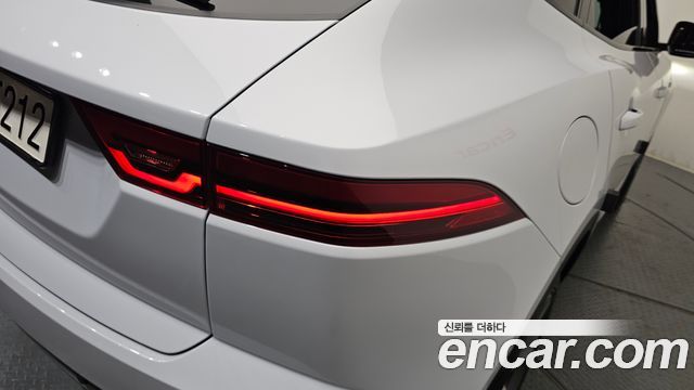 Jaguar E-PACE 2018 — photo 9