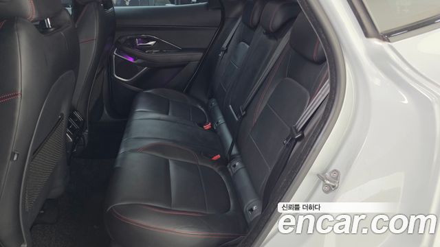 Jaguar E-PACE 2018 — photo 16