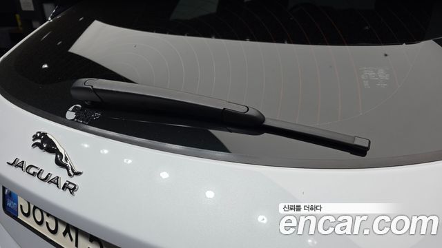 Jaguar E-PACE 2018 — photo 27
