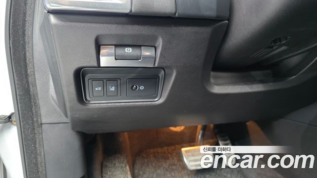 Jaguar E-PACE 2018 — photo 32