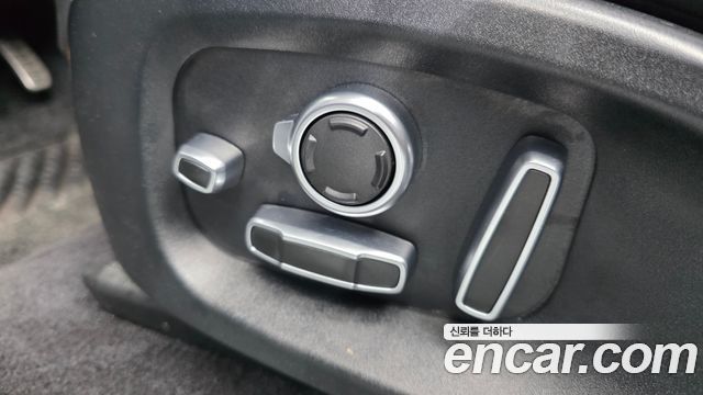 Jaguar E-PACE 2018 — photo 33