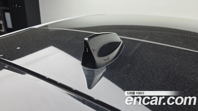 Jaguar E-PACE 2018 — photo 34