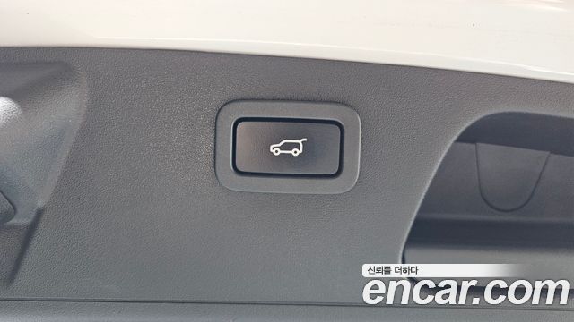 Jaguar E-PACE 2018 — photo 35