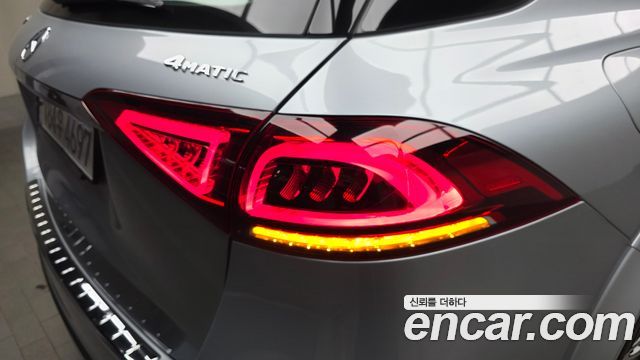 Mercedes-Benz GLE-Class 2023 — photo 9
