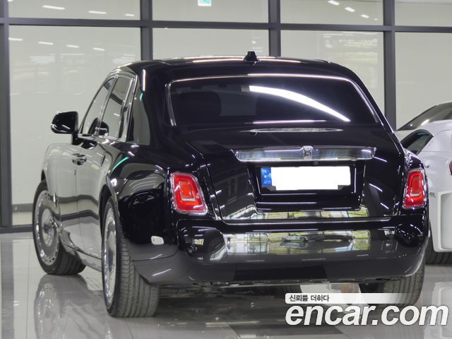 Rolls-Royce Phantom 2021 — photo 3