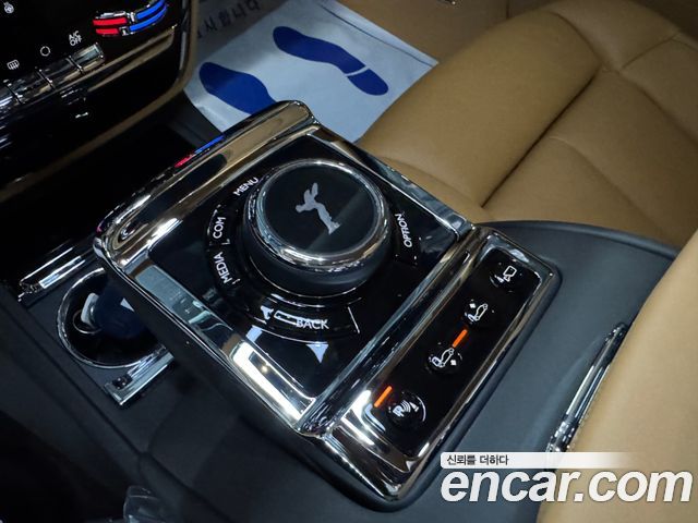 Rolls-Royce Phantom 2021 — photo 12