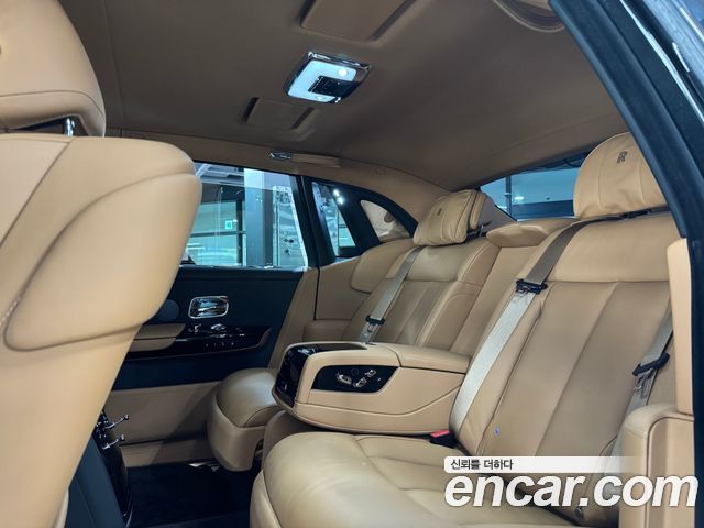 Rolls-Royce Phantom 2021 — photo 13