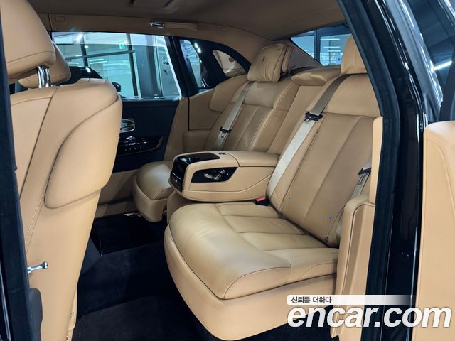 Rolls-Royce Phantom 2021 — photo 14