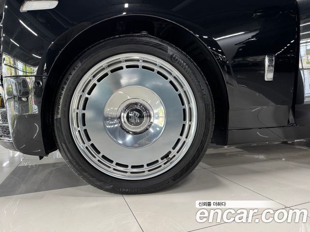 Rolls-Royce Phantom 2021 — photo 16