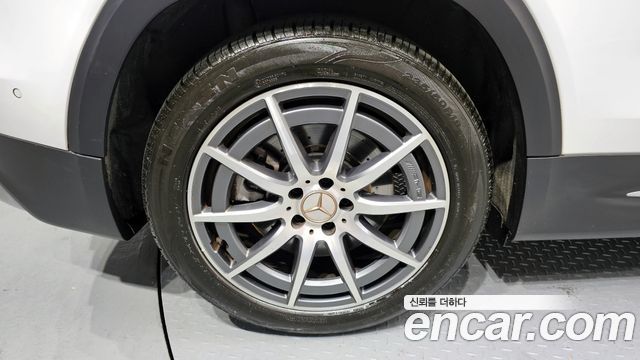 Mercedes-Benz GLB-Class 2021 — photo 5