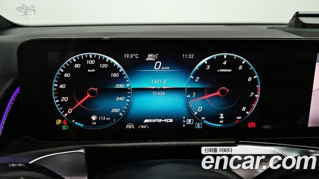 Mercedes-Benz GLB-Class 2021 — photo 11