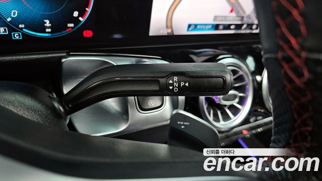 Mercedes-Benz GLB-Class 2021 — photo 12