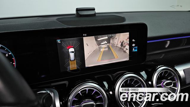 Mercedes-Benz GLB-Class 2021 — photo 22