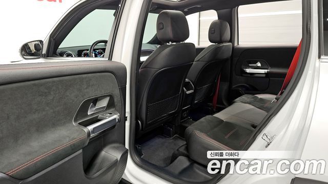 Mercedes-Benz GLB-Class 2021 — photo 16