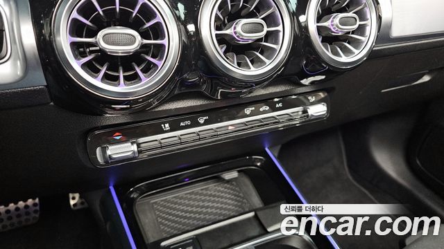 Mercedes-Benz GLB-Class 2021 — photo 31