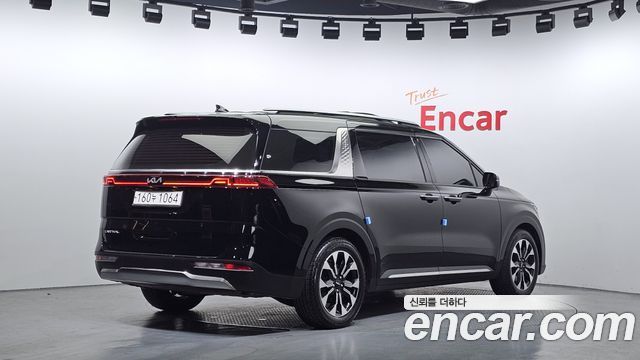 Kia Canival 2022 — photo 2