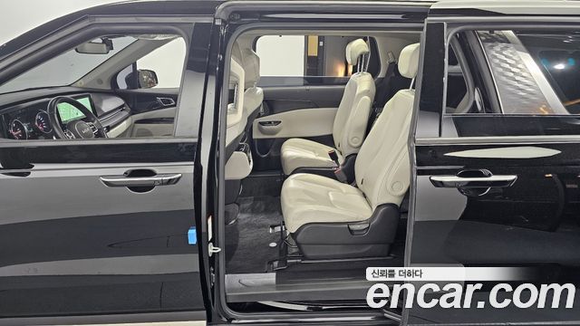 Kia Canival 2022 — photo 17