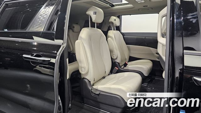 Kia Canival 2022 — photo 16