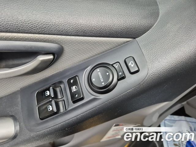 Hyundai Starex 2013 — photo 15