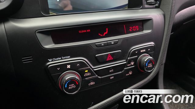 Kia K5 2011 — photo 16