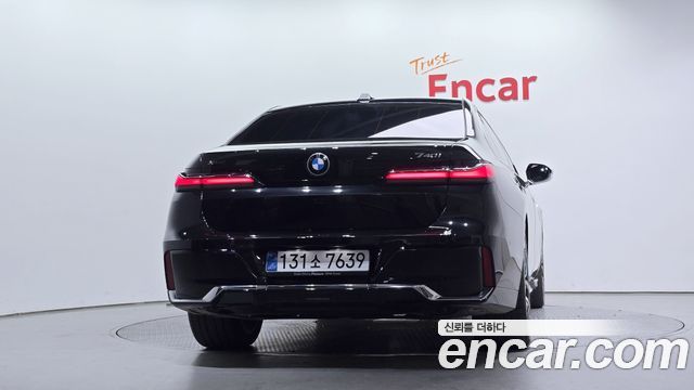 BMW 7-Series 2025 — photo 4