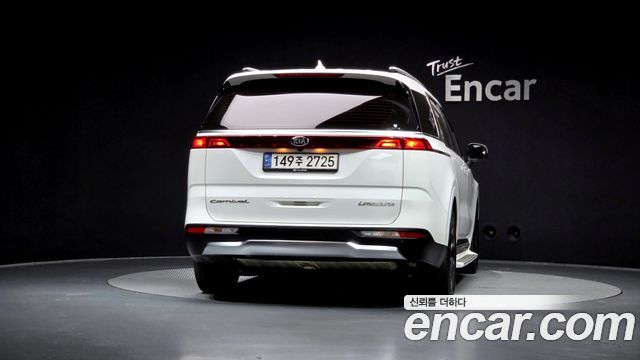 Kia Canival 2021 — photo 4