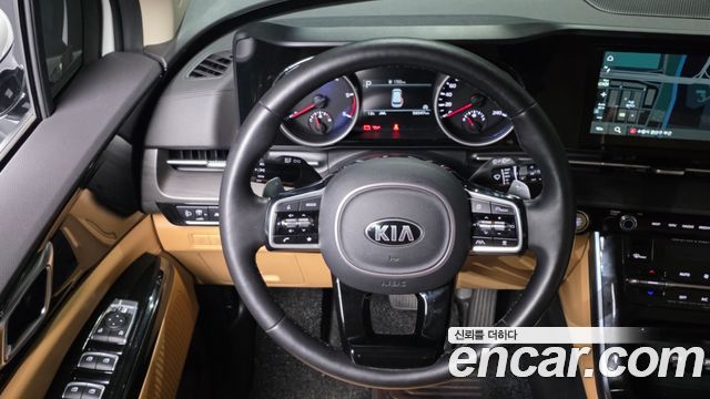 Kia Canival 2021 — photo 19